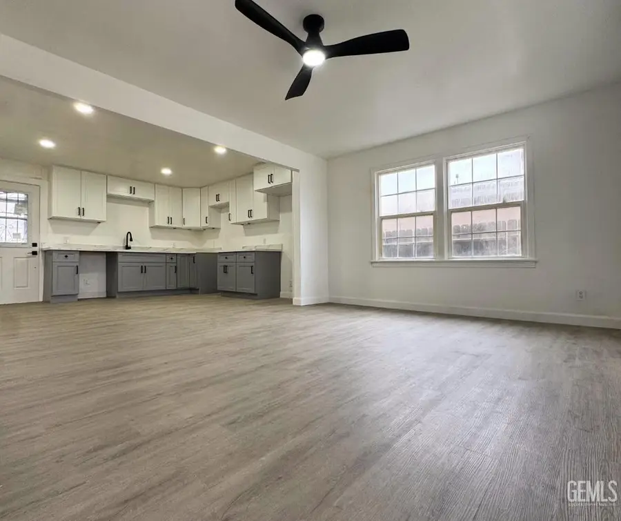 10916 SANTA ROSA AVENUE, Lamont, CA 93241 - Image #2