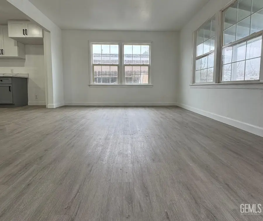 10916 SANTA ROSA AVENUE, Lamont, CA 93241 - Image #3