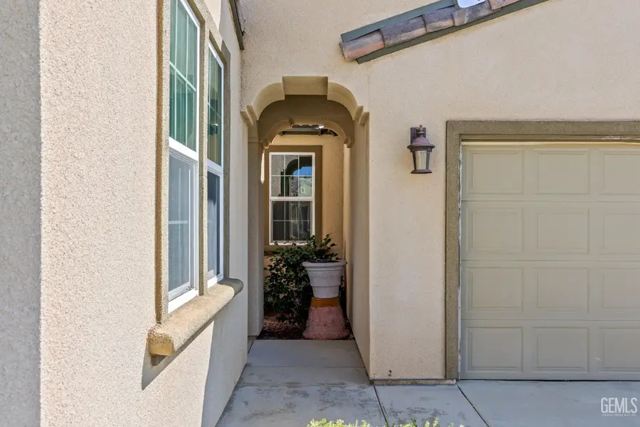 1309 CLASICO DR, Tehachapi, CA 93561 - Image #3