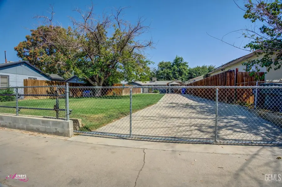618 WOODROW AVENUE, Bakersfield, CA 93308 - #2