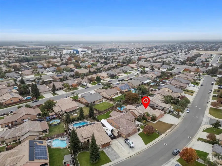 9415 MEADOW FALLS DRIVE, Bakersfield, CA 93311 - Image #3