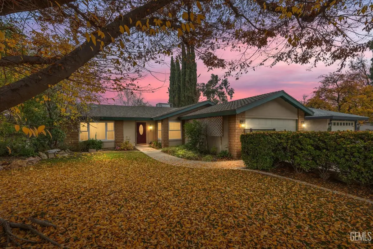 3008 N HALF MOON DRIVE, Bakersfield, CA 93309 - Image #1