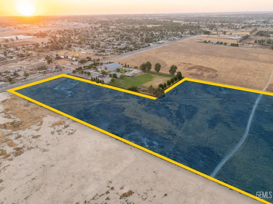 2826 COTTONWOOD ROAD, Bakersfield, CA 93307 - Image #3