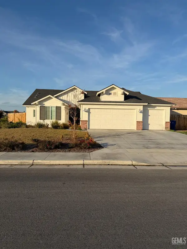7502 EMERALD GREEN AVENUE, Bakersfield, CA 93313