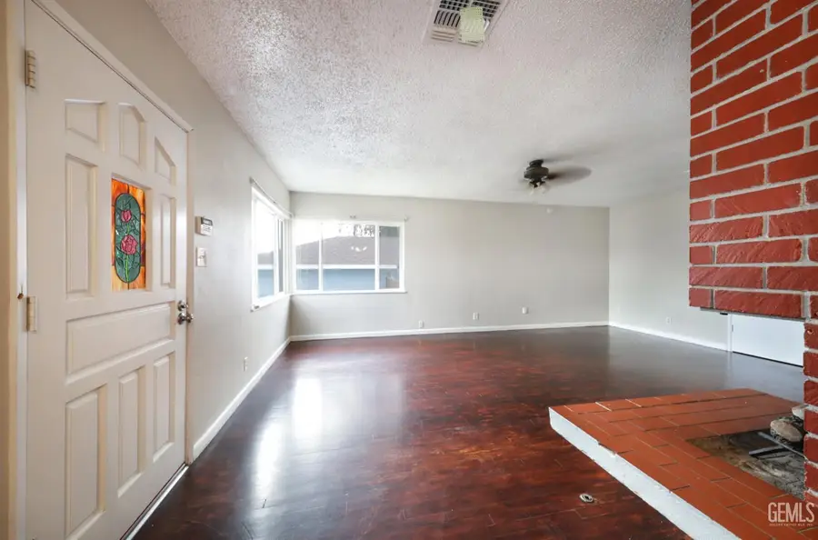 2208 VALENCIA DRIVE, Bakersfield, CA 93306 - Image #3