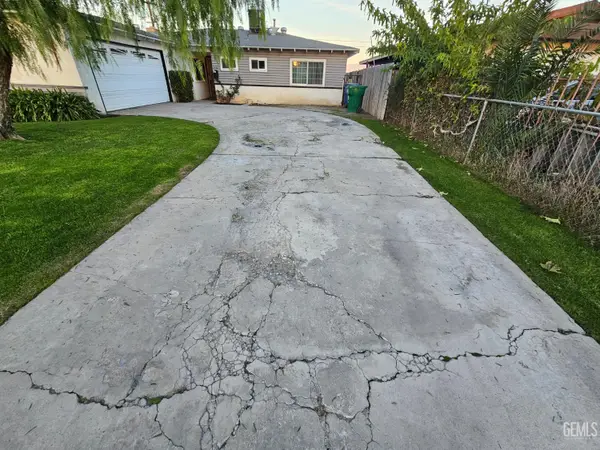 2900 DORE DRIVE, Bakersfield, CA 93304