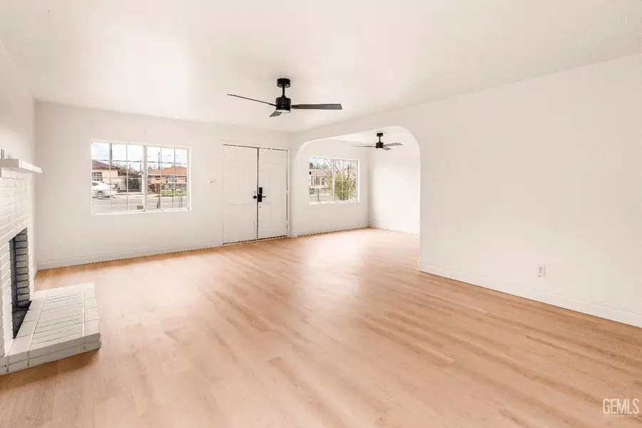 407 4TH STREET, Bakersfield, CA 93304 - #2