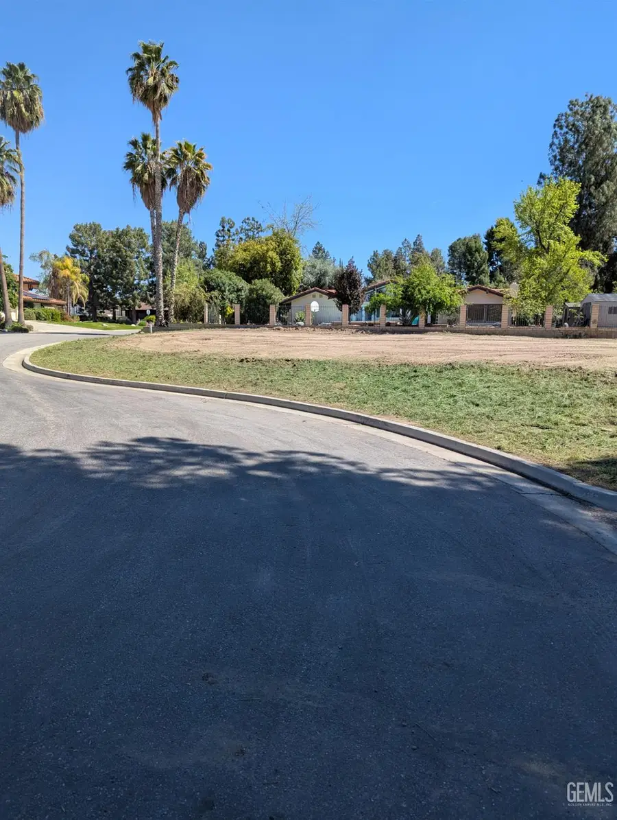 6100 ROUND UP WAY, Bakersfield, CA 93306 - Image #2