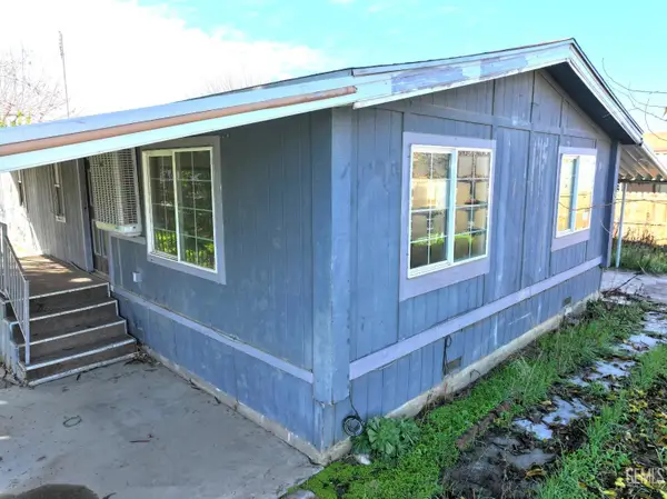 142 W 11TH PLACE, Delano, CA 93215