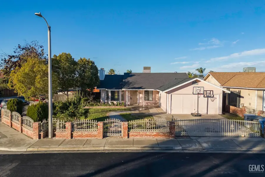 2203 19TH AVENUE, Delano, CA 93215 - Image #2