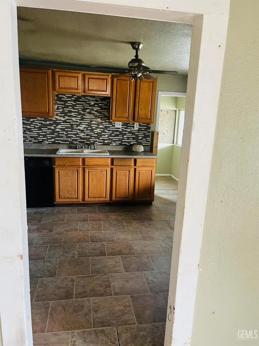 301 D STREET, Taft, CA 93268 - Image #3