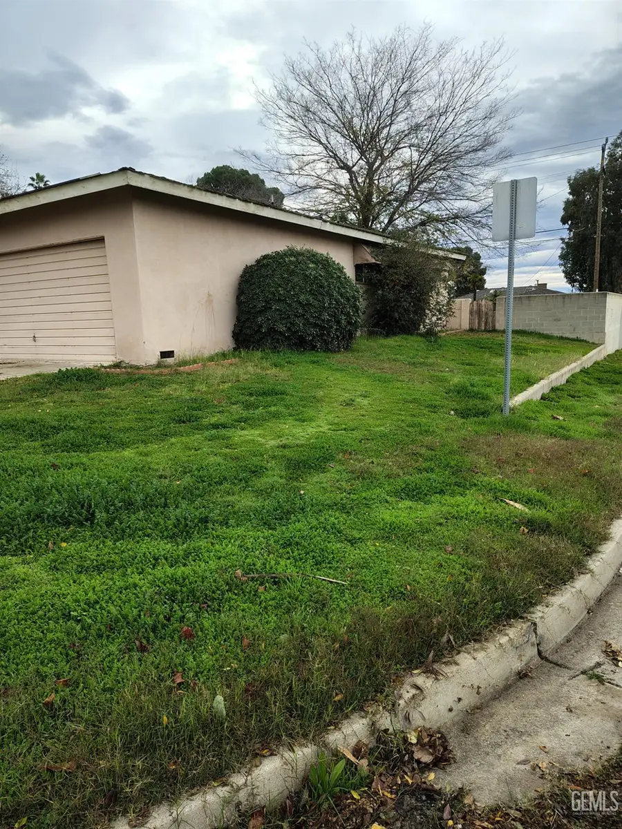 1801 UNIVERSITY AVENUE, Bakersfield, CA 93305 - Image #2