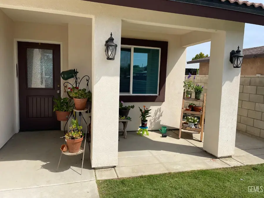 4812 SAMMONS AVENUE, Bakersfield, CA 93307 - Image #2