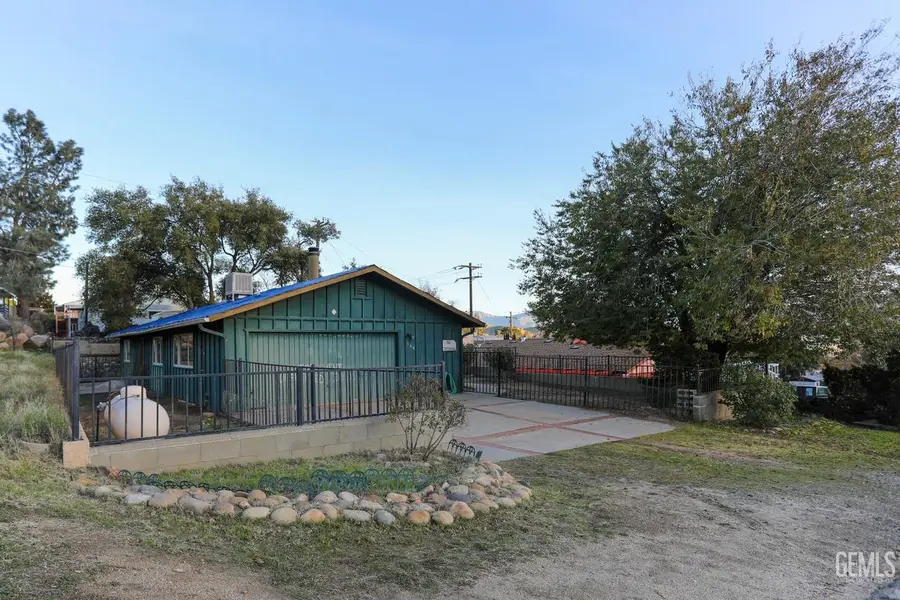 108 CYPRESS WAY, Wofford Heights, CA 93285 - #3