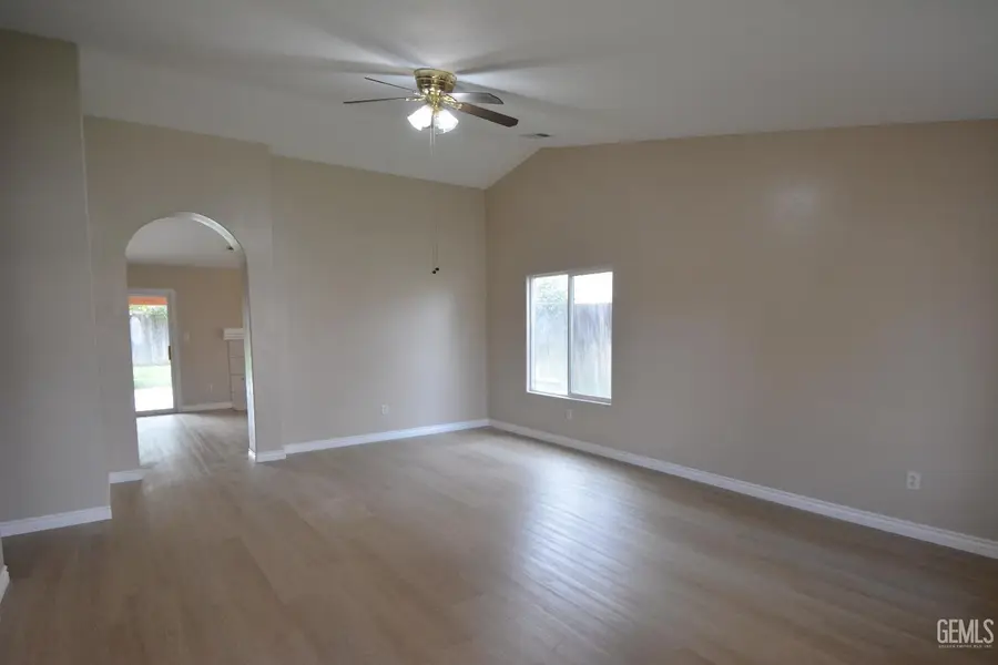 3611 BRIDGET AVENUE, Bakersfield, CA 93313 - Image #3