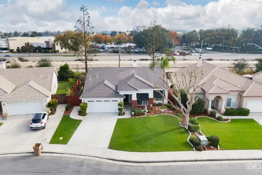 310 LEWISHAM STREET, Bakersfield, CA 93311 - Image #2