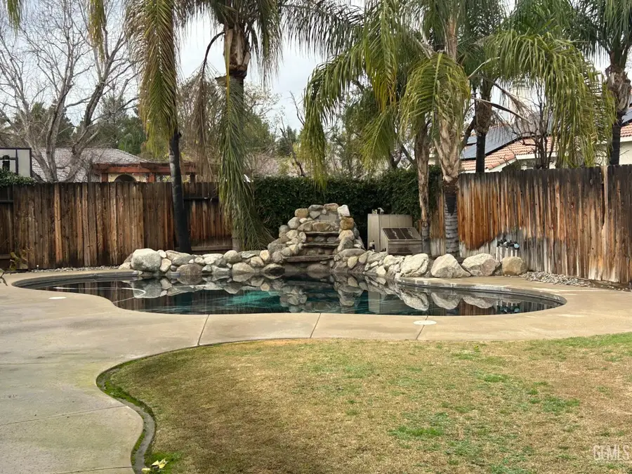 10718 IRON CREEK AVENUE, Bakersfield, CA 93312 - Image #3