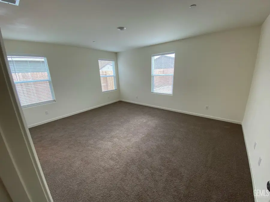 5917 VESPUCCI AVENUE, Bakersfield, CA 93313 - Image #2