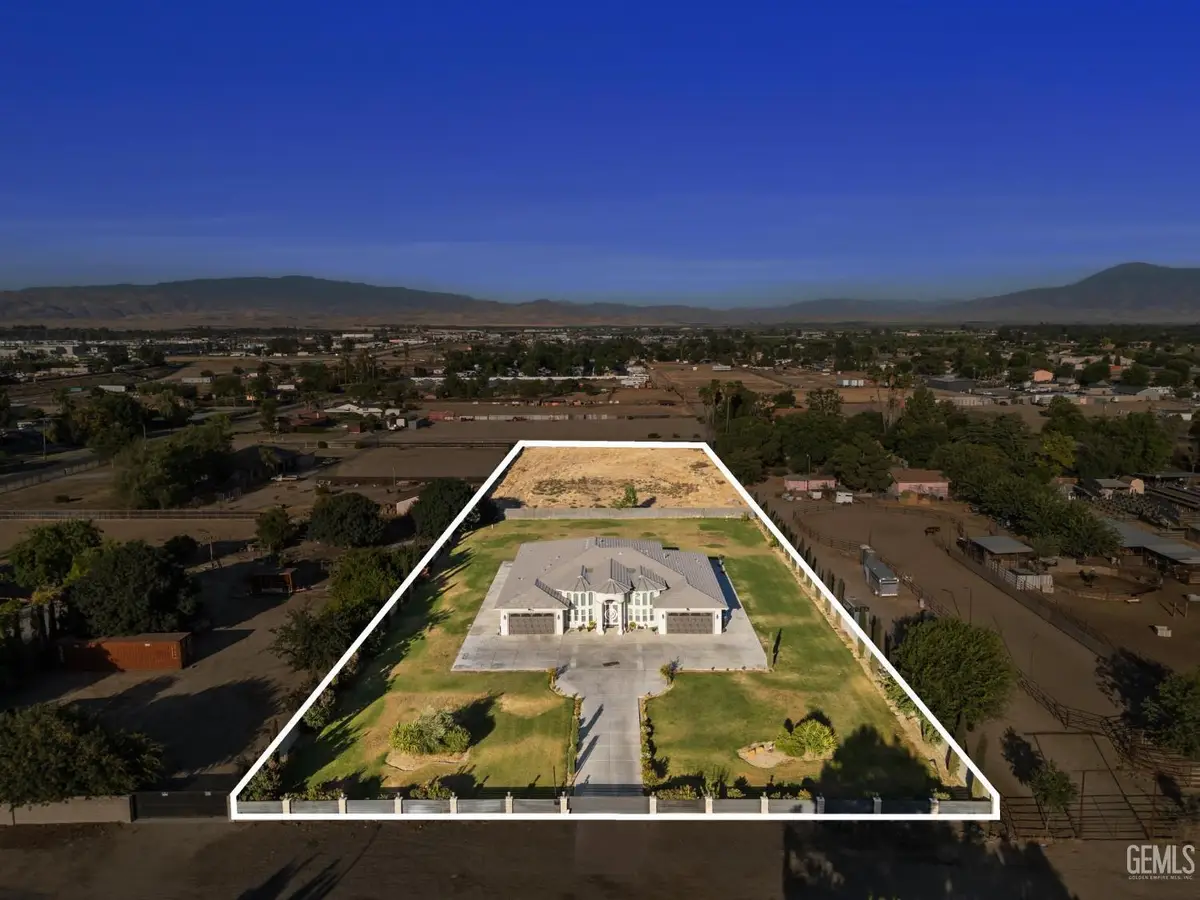 613 S STERLING ROAD, Bakersfield, CA 93307 - #1