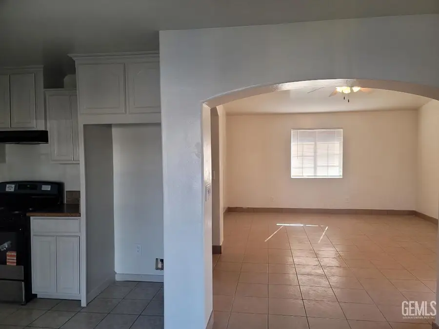 6810 LOWRY STREET, Bakersfield, CA 93307 - Image #3