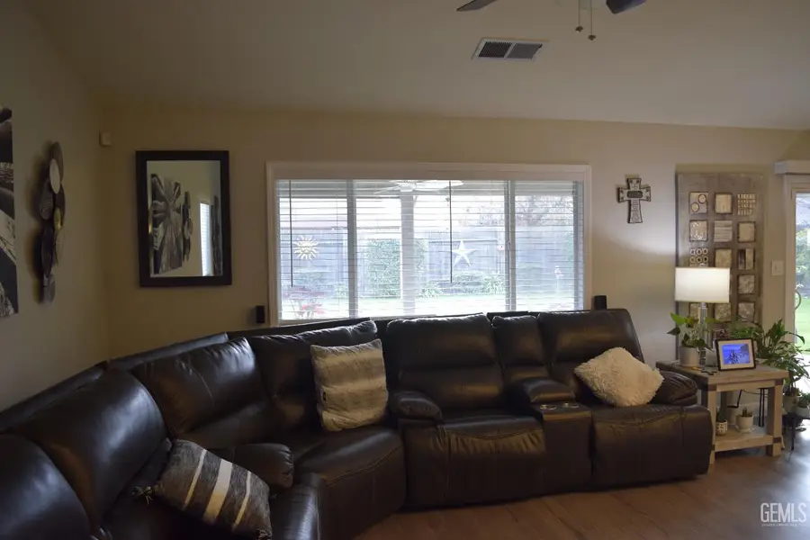 2715 RAIN DRIVE, Bakersfield, CA 93313 - Image #2