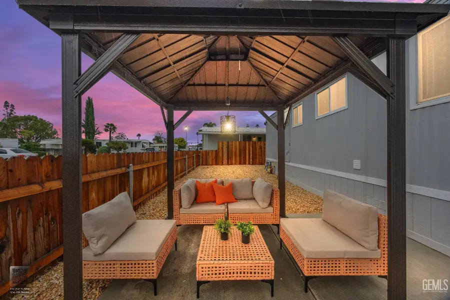 306 KINGS LANE, Bakersfield, CA 93308 - Image #2