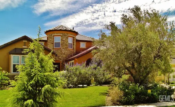 5206 VILLAGE GREEN LANE, Bakersfield, CA 93306