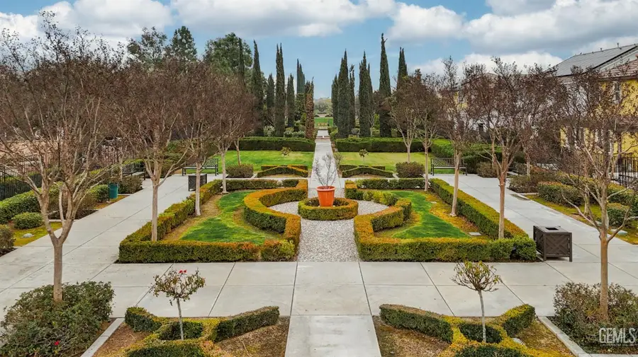 5206 VILLAGE GREEN LANE, Bakersfield, CA 93306 - Image #3
