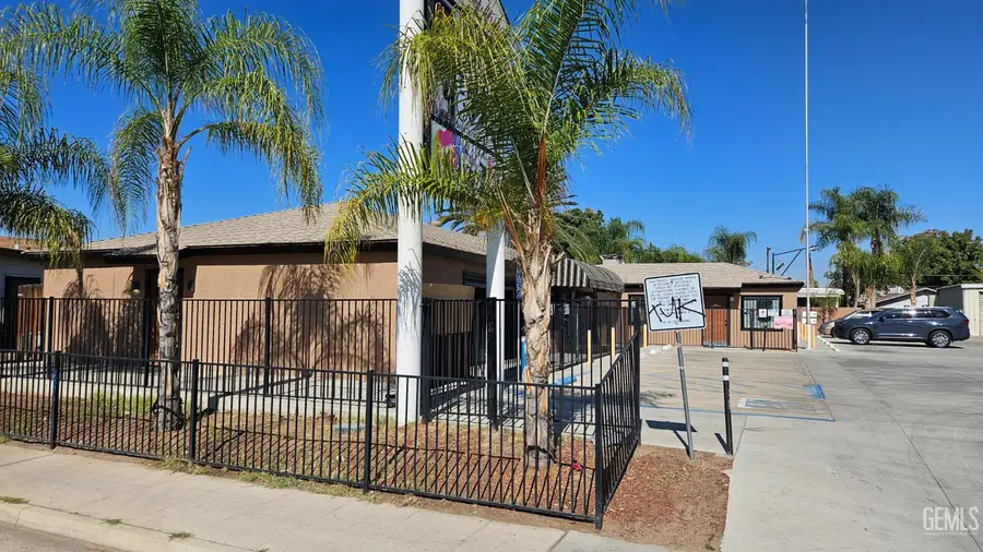 306 ROBERTS LANE, Bakersfield, CA 93308 - Image #3