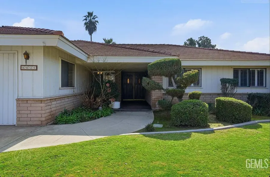 8031 DEBBS AVENUE, Bakersfield, CA 93308 - Image #3