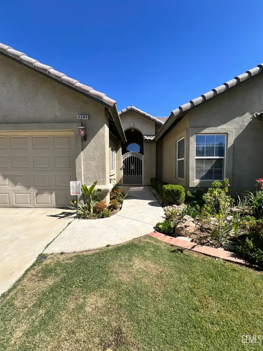 3205 PETITE SIRAH STREET, Bakersfield, CA 93306 - Image #2