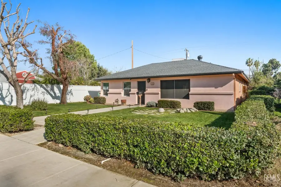 210 CYPRESS STREET, Bakersfield, CA 93304 - Image #2