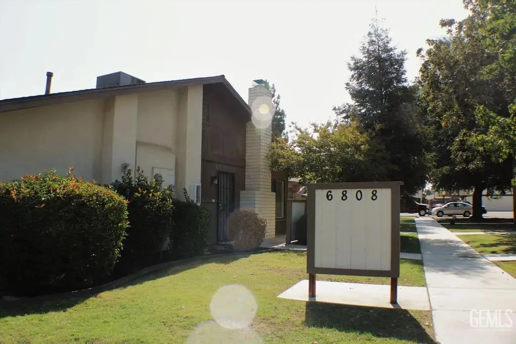6808 N HALF MOON DRIVE, Bakersfield, CA 93309 - Image #1