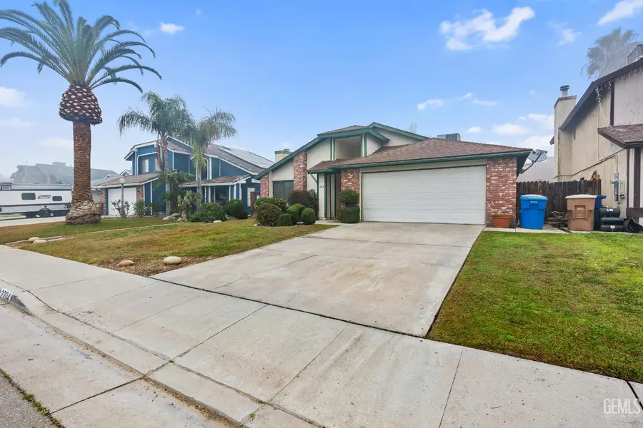 2204 KELSO PEAK AVENUE, Bakersfield, CA 93304 - Image #3