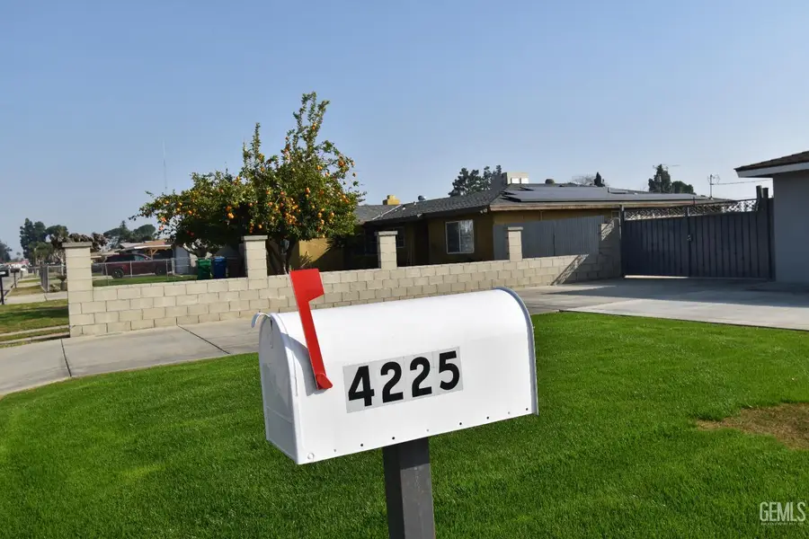 4225 DE ETTE AVENUE, Bakersfield, CA 93313 - #2