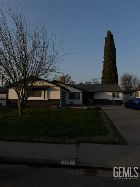 3712 WOOD LN, Bakersfield, CA 93309