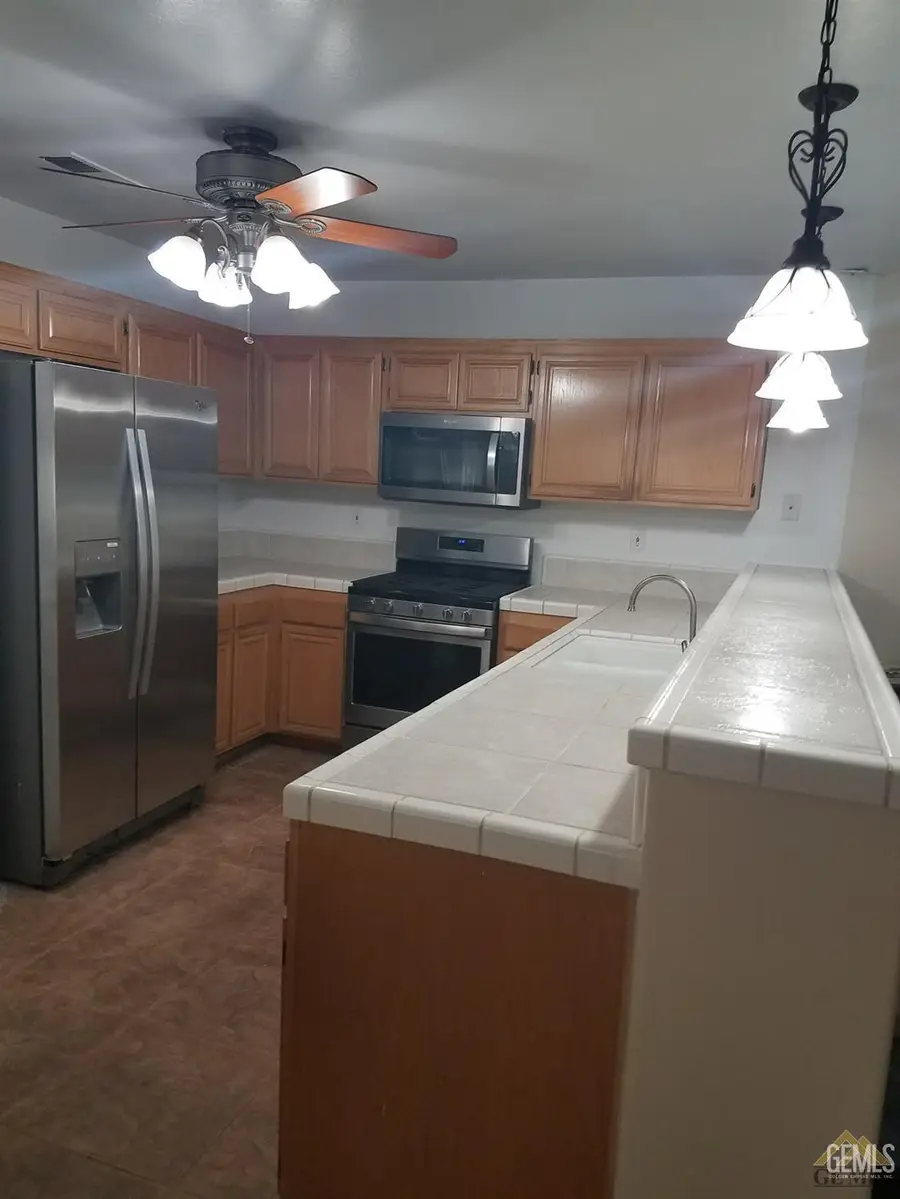 9820 BATTERSEA PARK DRIVE, Bakersfield, CA 93312 - Image #3