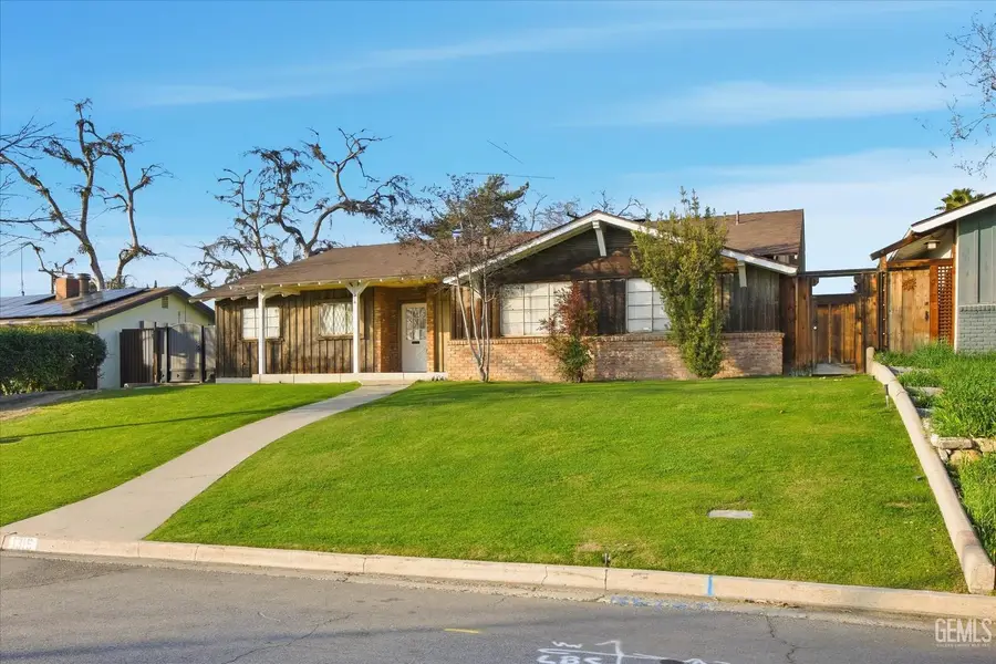 1316 RADCLIFFE AVENUE, Bakersfield, CA 93305 - Image #3
