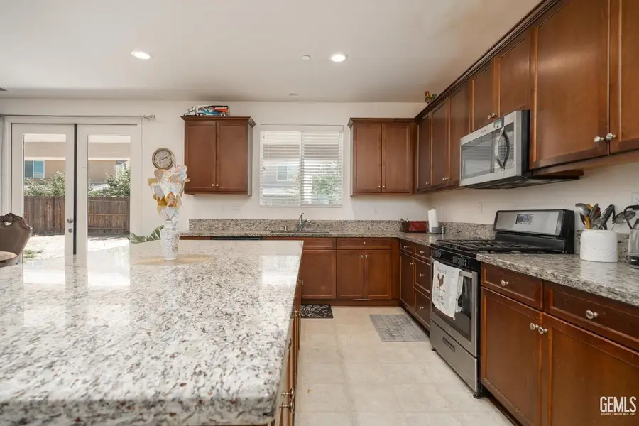 5101 SHINING CRAG AVENUE, Bakersfield, CA 93313 - #3