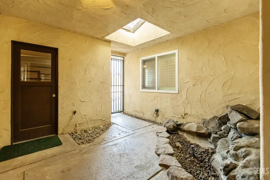 637 VILLAGE GREEN STREET, Porterville, CA 93257 - #3