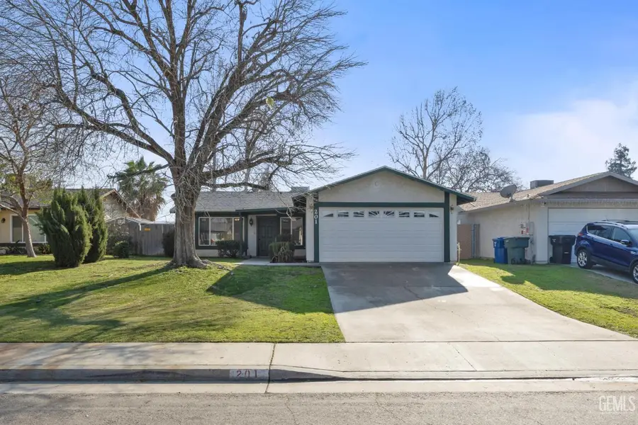 201 STAR COURT, Bakersfield, CA 93308 - Image #2