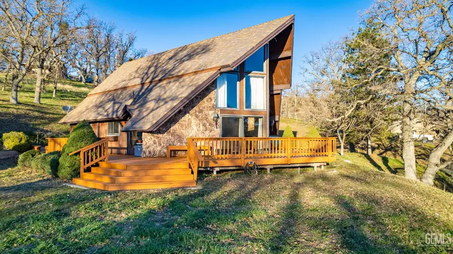 24450 OAKTREE COURT, Tehachapi, CA 93561 - Image #2