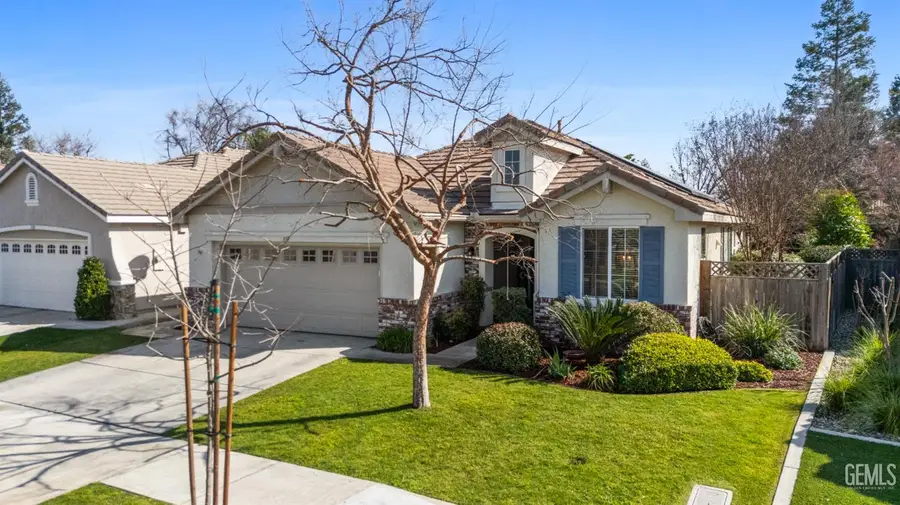 334 HOLLYHILL DRIVE, Bakersfield, CA 93312 - Image #3