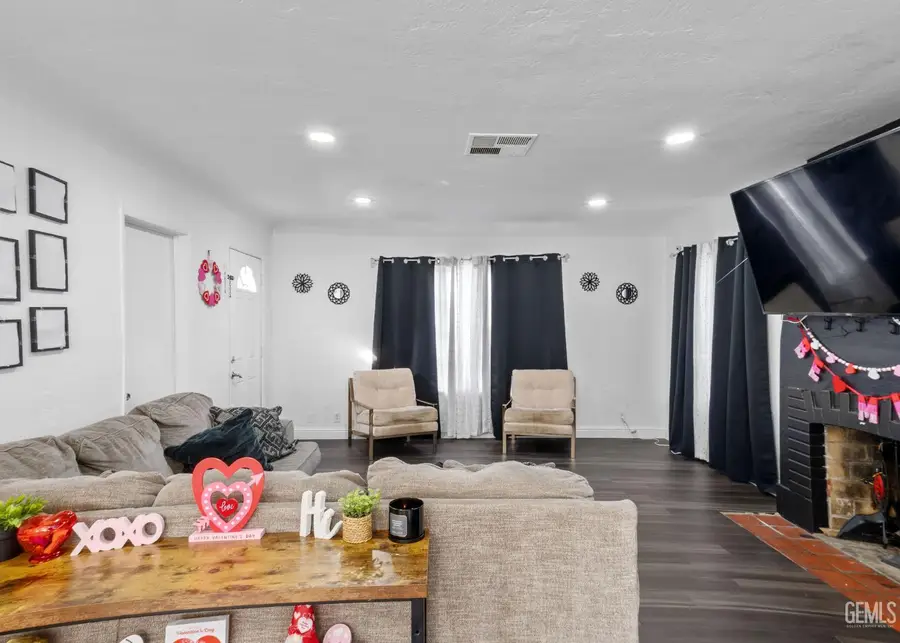 2019 BRUNDAGE LANE, Bakersfield, CA 93304 - Image #3