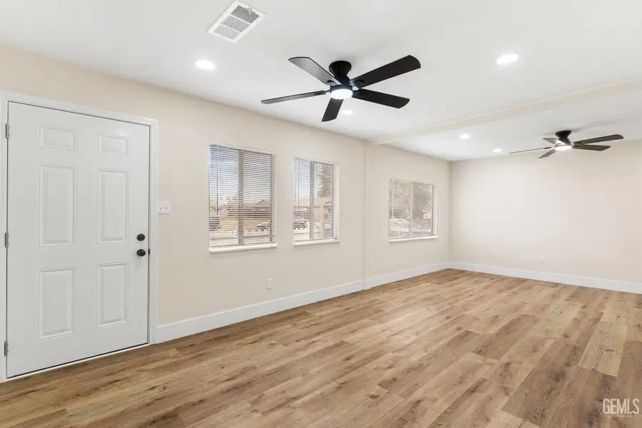 710 WASHINGTON AVENUE, Bakersfield, CA 93308 - Image #3