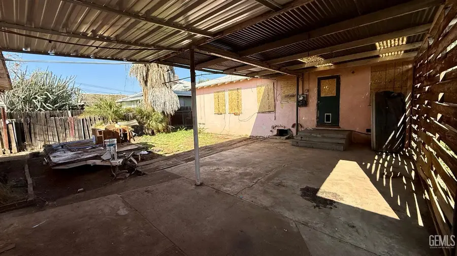 515 WOODROW AVENUE, Bakersfield, CA 93308 - Image #2