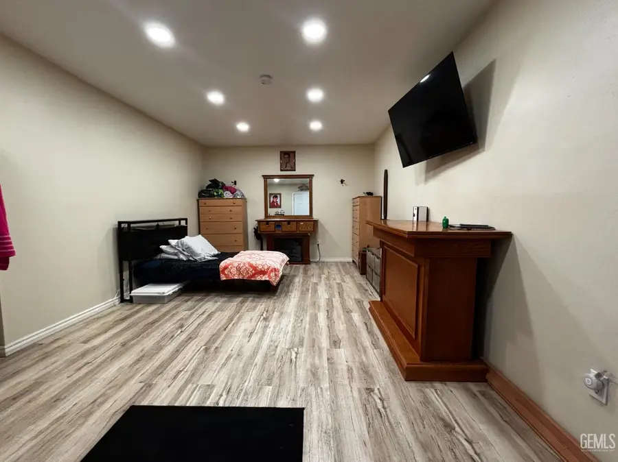 214 LOWELL DRIVE, Bakersfield, CA 93308 - Image #3