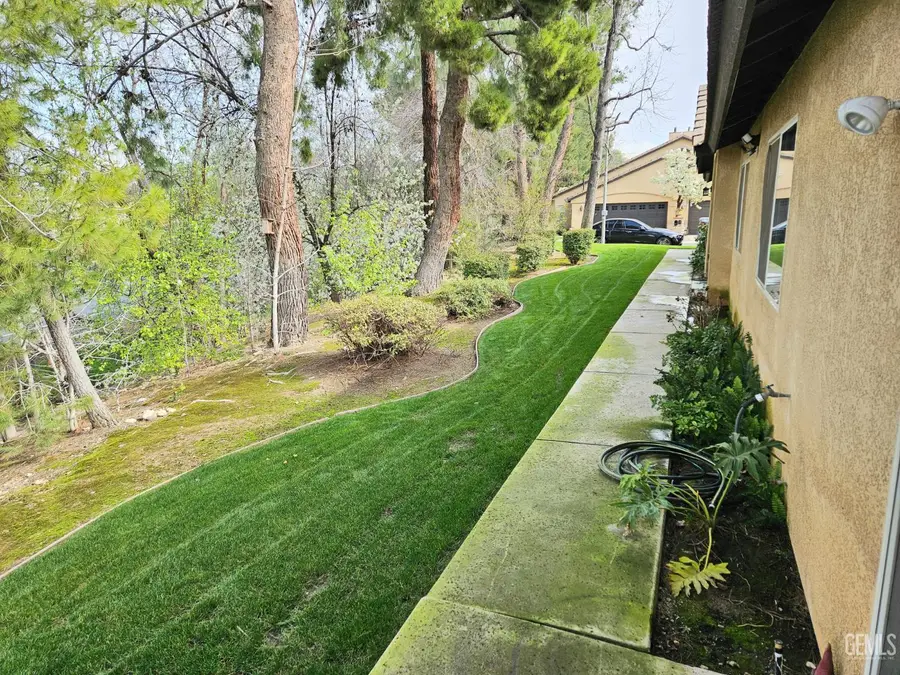2323 EASTHILLS DRIVE #25, Bakersfield, CA 93306 - Image #3