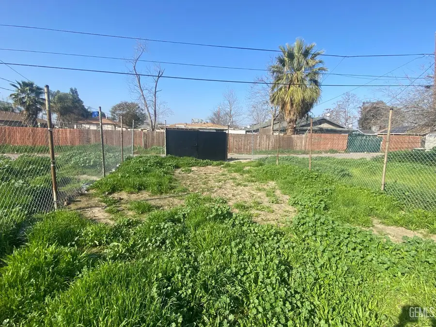 114 DR. MARTIN LUTHER KING JR. BOULEVARD, Bakersfield, CA 93307 - #2