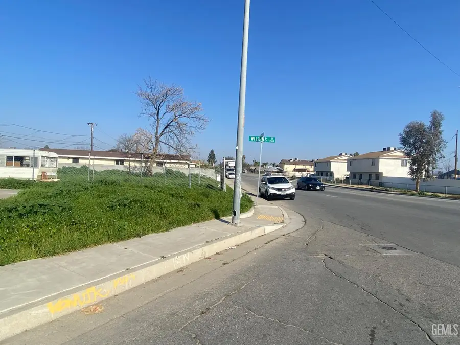 114 DR. MARTIN LUTHER KING JR. BOULEVARD, Bakersfield, CA 93307 - #3